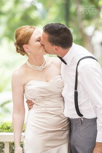 wedding kiss photography